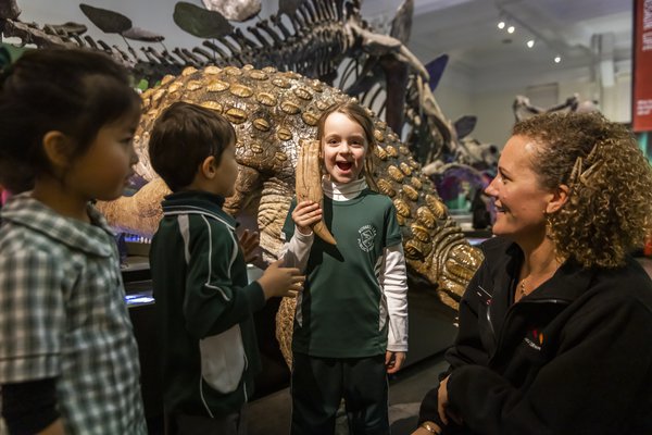 Primary school excursion to Dinosaurs